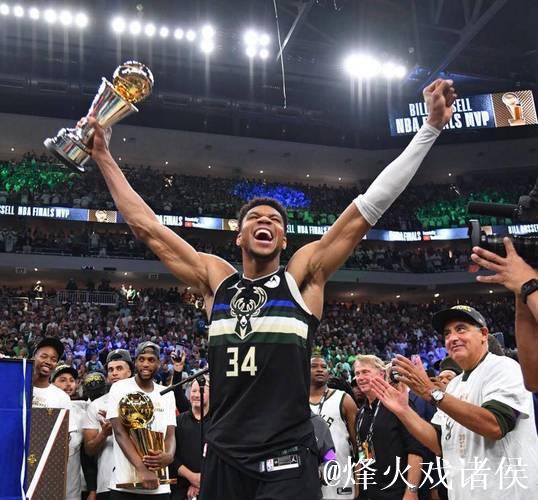 雄鹿大胜雷霆夺得NBA杯冠军 字母三双当选MVP