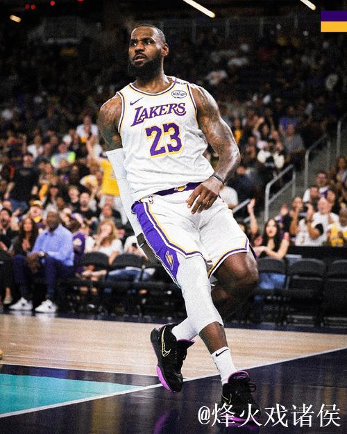 詹姆斯父子联手贡献19分 湖人季前赛惜败太阳